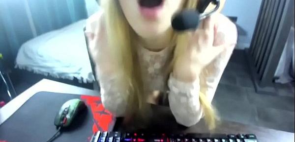 Girl fuck during the broadcast